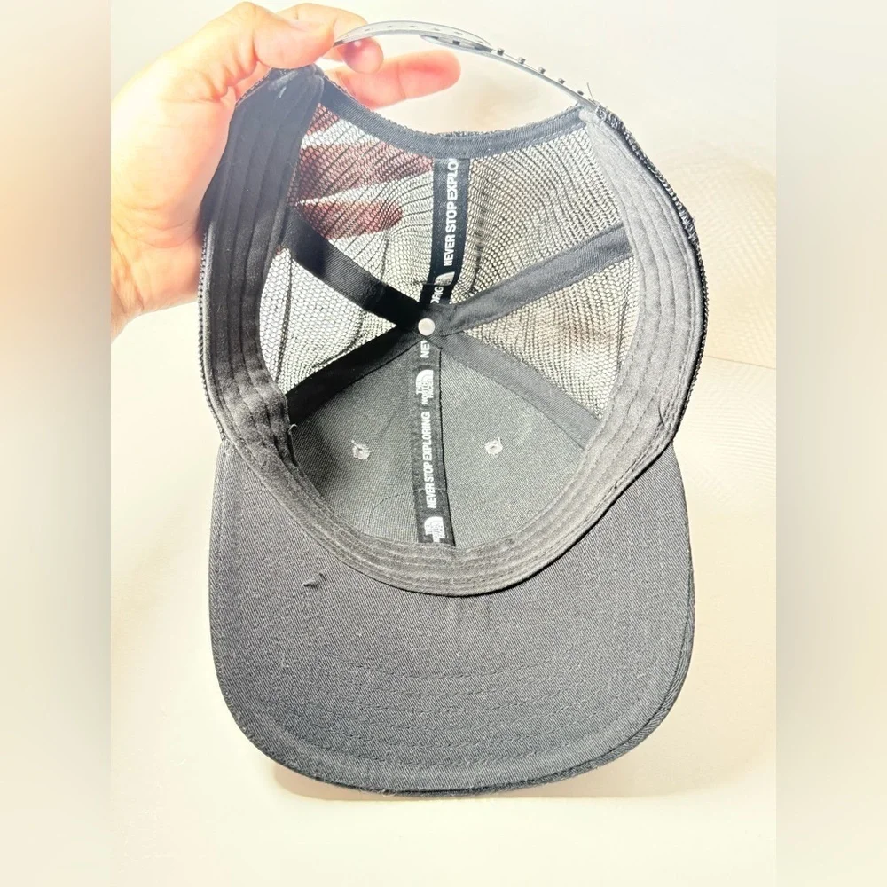 The North Face Two-Tone Gray and Black Hat